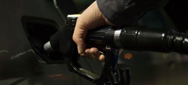 ¿Cómo se puede ahorrar en combustible en el coche?