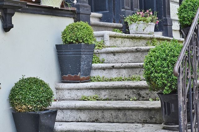 Cómo prevenir las caídas en escaleras dentro de casa