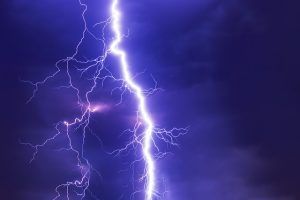 Evitar daños eléctricos por subida de tensión repentina